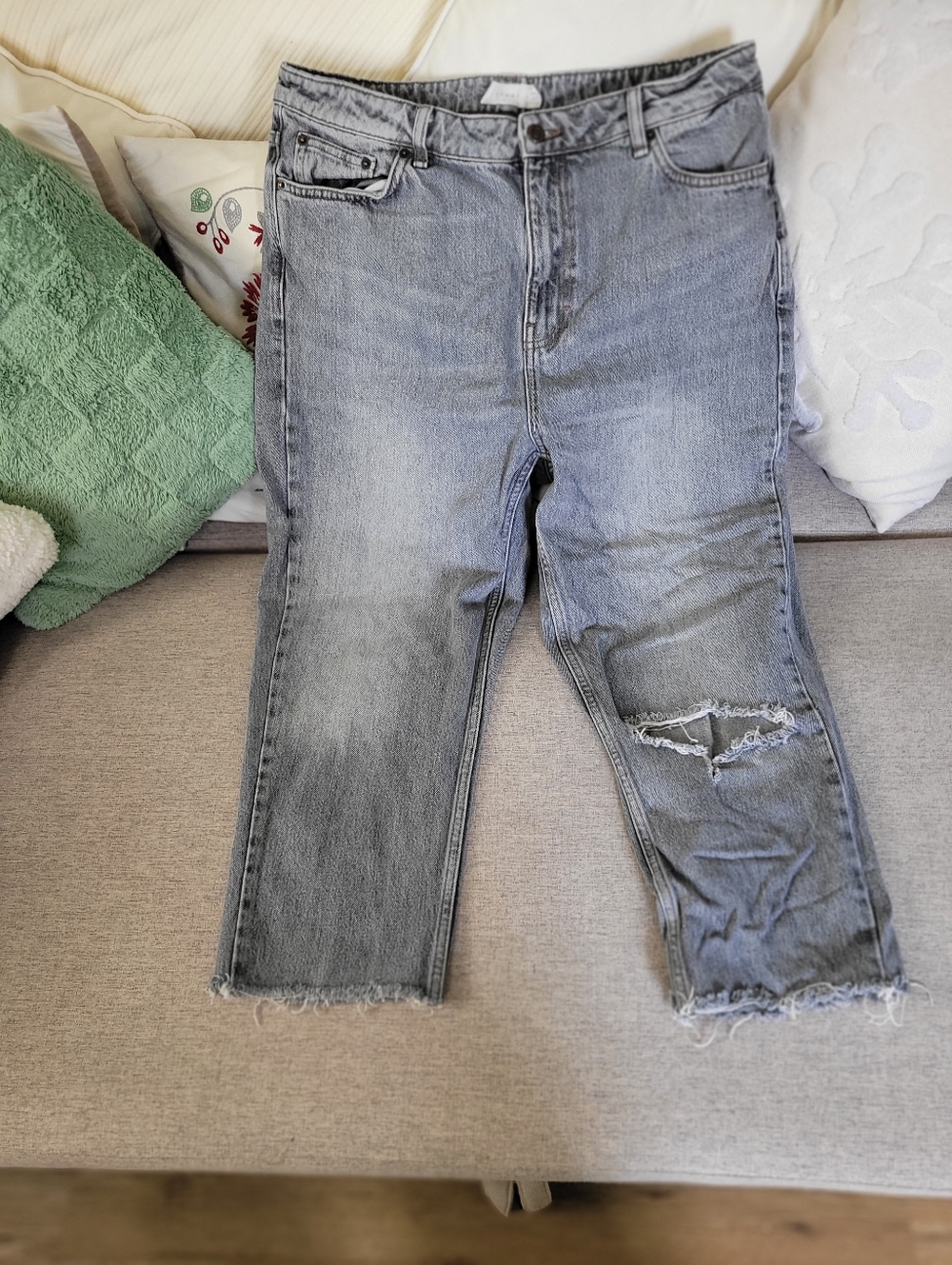 Topshop Waist Size 34 Gray Cropped Distressed JeansTop